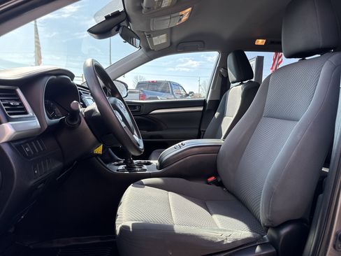Used 2019 Toyota Highlander LE image 19