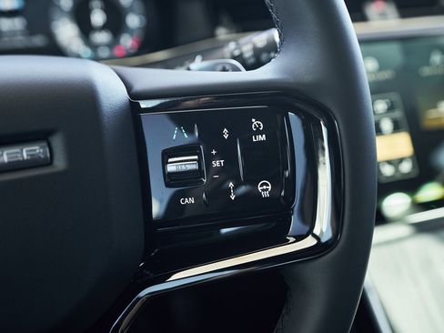 Used 2024 Land Rover Range Rover Evoque Dynamic SE image 41