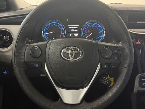 Used 2018 Toyota Corolla LE FWD image 17