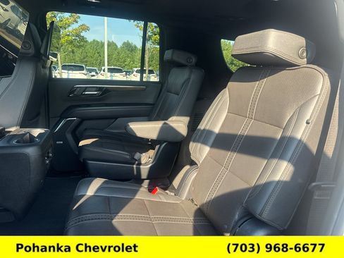 Used 2025 Chevrolet Suburban High Country AWD/4WD image 31