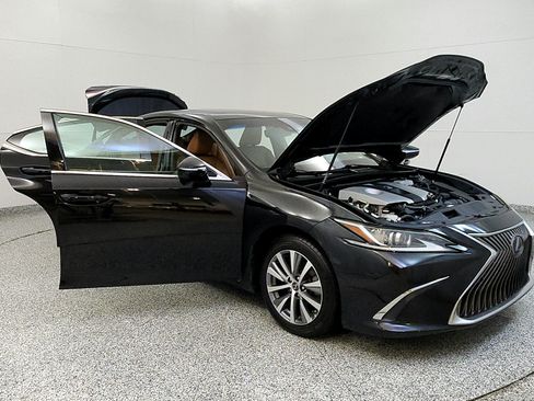 Used 2020 Lexus ES 300h w/ Premium Package FWD image 9