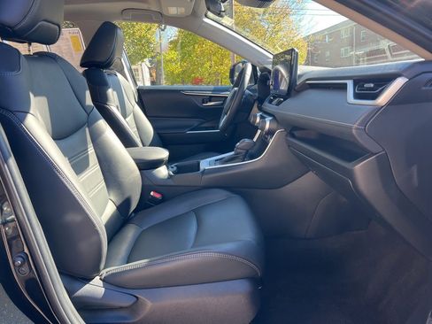 Used 2023 Toyota RAV4 XLE Premium image 27
