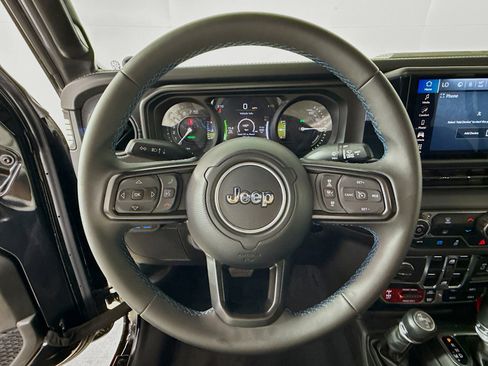 Used 2024 Jeep Wrangler Unlimited Rubicon 4xe image 11