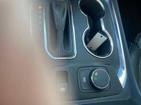 Used 2018 Chevrolet Traverse LT FWD image 18