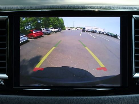 Used 2025 Chrysler Pacifica Select FWD image 16