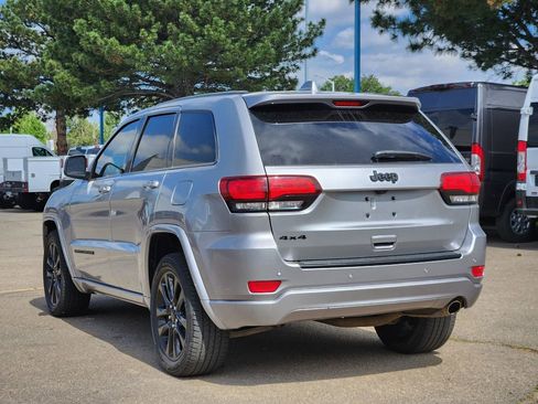 Used 2018 Jeep Grand Cherokee Altitude AWD/4WD image 3