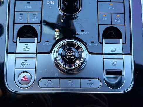 Used 2024 Bentley Flying Spur W12 image 32