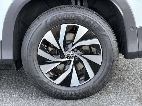 Certified 2025 Volkswagen Tiguan S FWD image 16