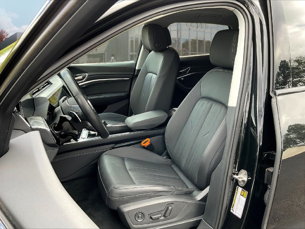 Used 2024 Audi Q8 e-tron Premium Plus w/ Premium Plus Package AWD/4WD image 22