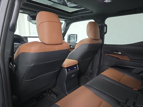 Used 2024 Lexus GX 550 w/ Accessory Package (2T) AWD/4WD image 27