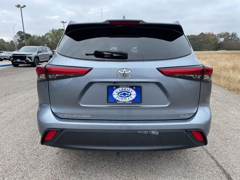 Used 2023 Toyota Highlander L image 4