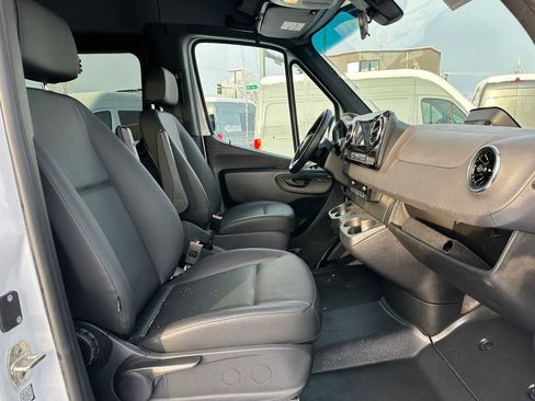 Used 2025 Mercedes-Benz Sprinter 2500 image 10