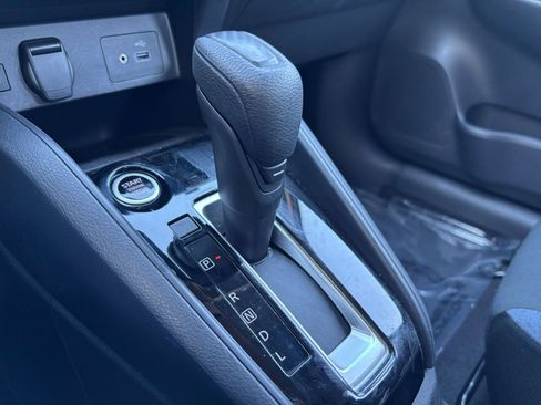 Used 2025 Nissan Versa SV image 39