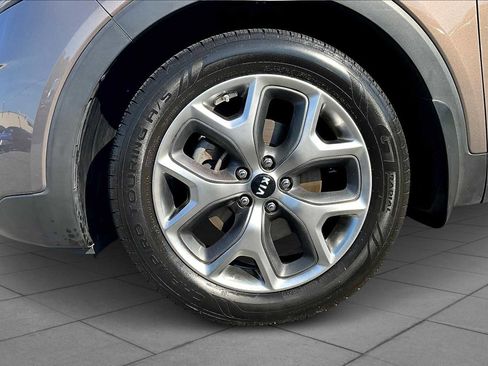 Used 2019 Kia Sorento EX image 10