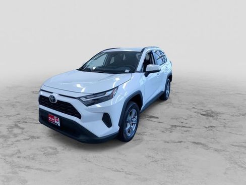 Used 2025 Toyota RAV4 XLE AWD/4WD image 6