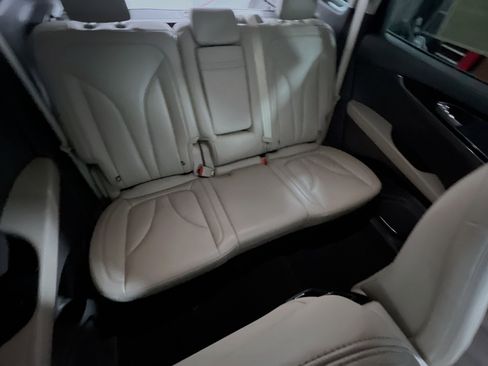 Used 2022 Lincoln Nautilus FWD w/ Premium Package image 33
