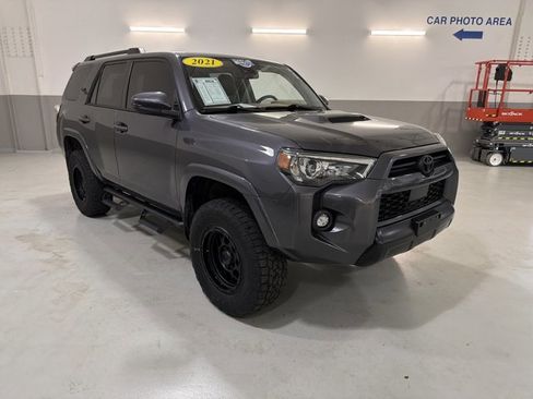 Used 2021 Toyota 4Runner TRD Off-Road Premium w/ Moonroof Package AWD/4WD image 4