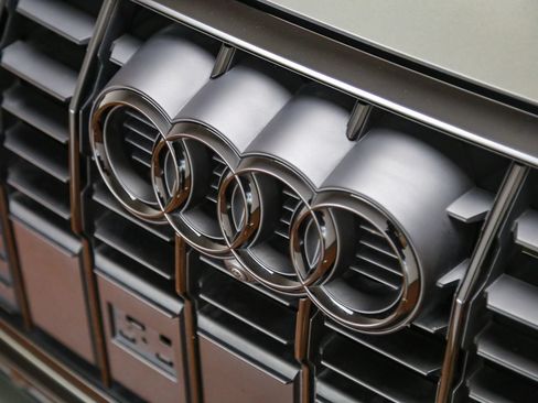Certified 2023 Audi Q3 2.0T Premium Plus w/ Premium Plus Package AWD/4WD image 9