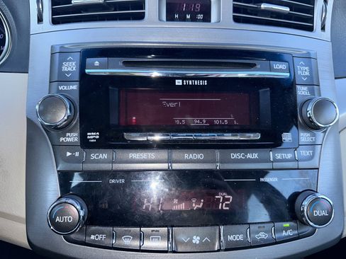 Used 2011 Toyota Avalon Limited image 23