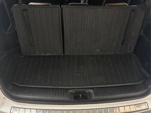 Used 2017 Toyota Highlander XLE image 16