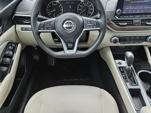 Used 2023 Nissan Altima 2.5 SV FWD image 21