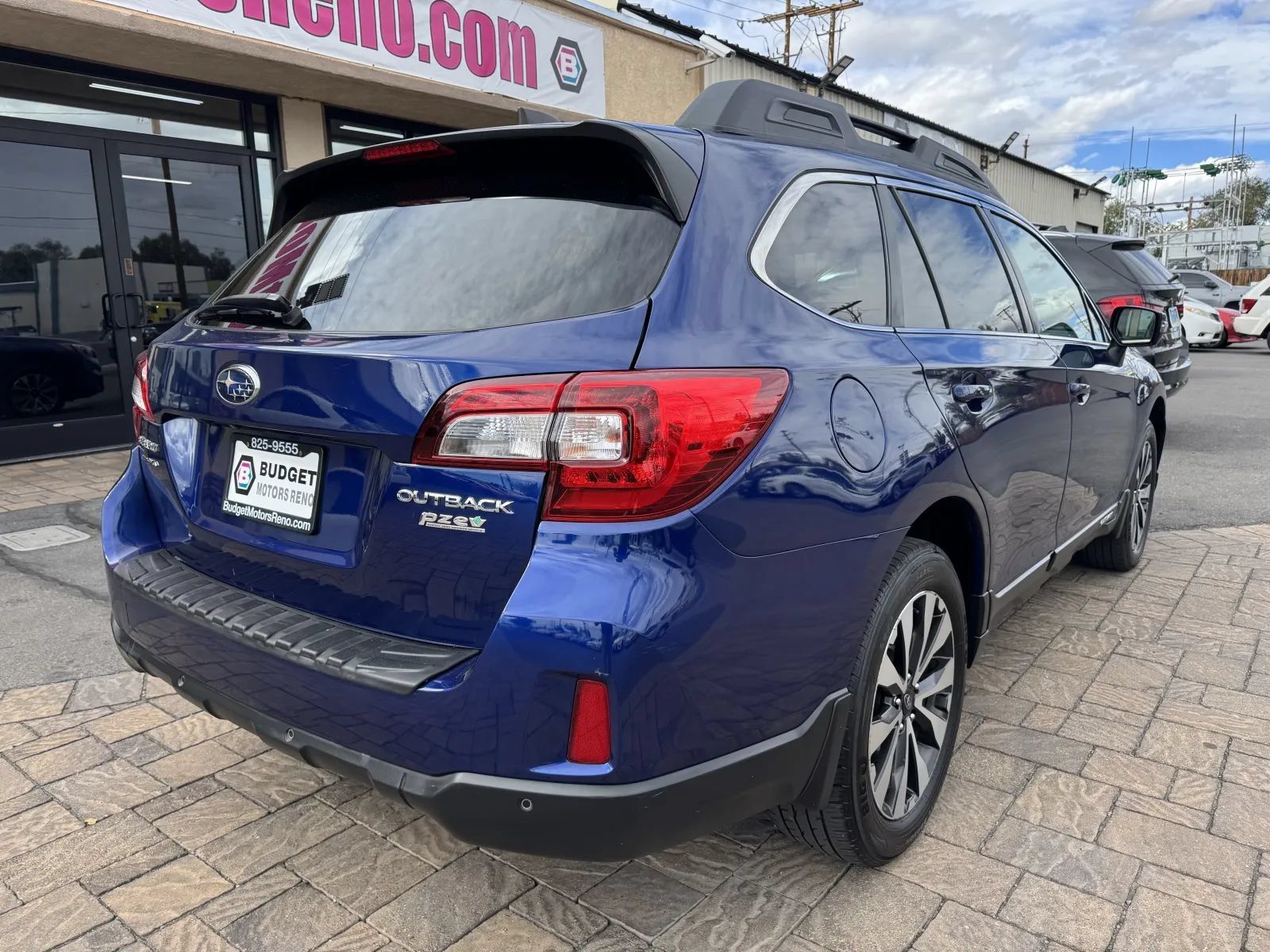 Used 2017 Subaru Outback 2.5i Limited AWD/4WD image 2