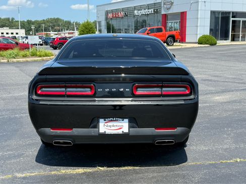 Used 2022 Dodge Challenger SXT RWD image 6