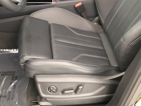 Used 2024 Audi Q5 e Premium w/ Convenience Package image 25