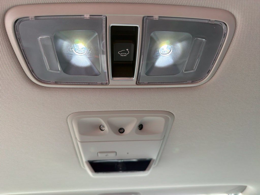 Certified 2023 Kia Carnival SX Prestige FWD image 27