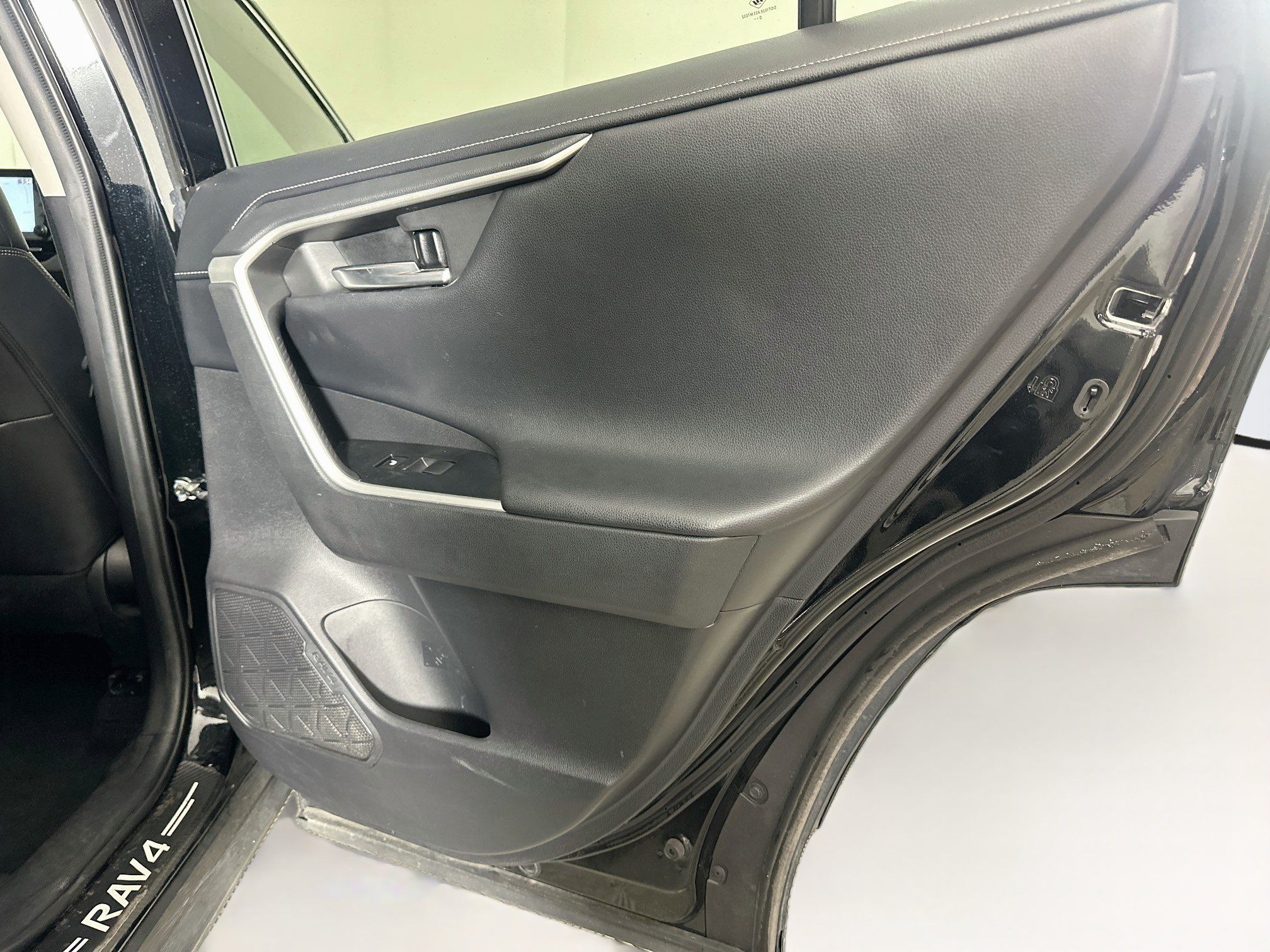 Used 2021 Toyota RAV4 Limited AWD/4WD image 32
