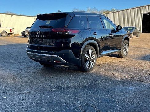 Used 2021 Nissan Rogue Platinum image 4