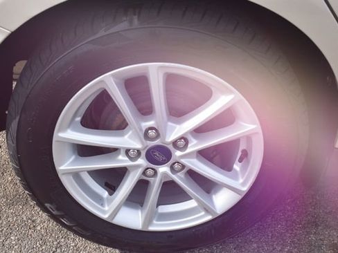 Used 2017 Ford Focus SE FWD image 39