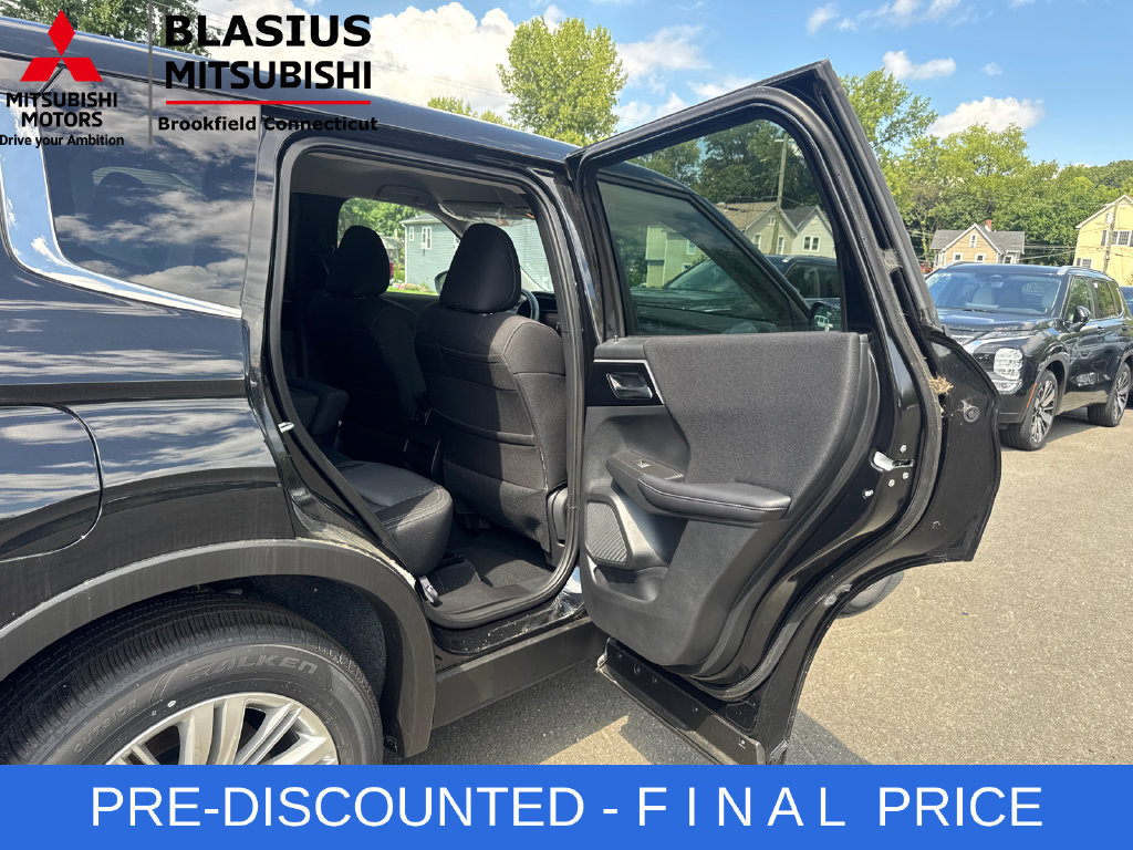 Used 2025 Mitsubishi Outlander ES AWD/4WD image 22