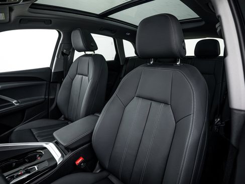 Certified 2025 Audi Q5 Premium w/ Convenience Package image 15