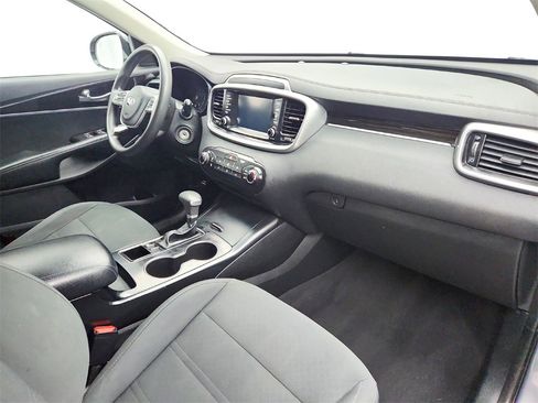 Used 2020 Kia Sorento LX image 22