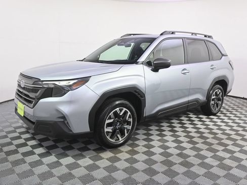 Used 2025 Subaru Forester Premium AWD/4WD image 2