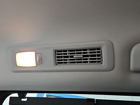 Used 2025 Nissan Pathfinder SL AWD/4WD image 27