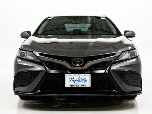 Used 2021 Toyota Camry SE image 4