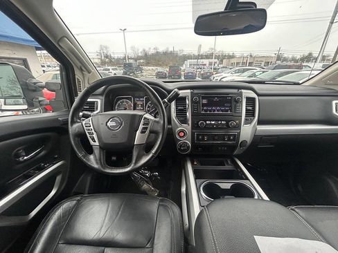 Used 2019 Nissan Titan PRO-4X w/ Pro-4x Convenience Package image 14