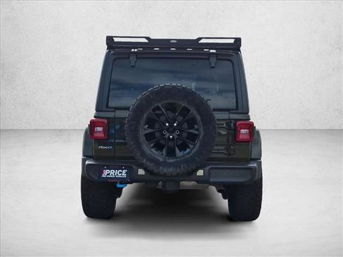 Used 2022 Jeep Wrangler Unlimited Sahara w/ Cold Weather Group AWD/4WD image 6