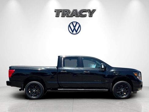 Used 2018 Nissan Titan SV w/ SV Convenience Package AWD/4WD image 3