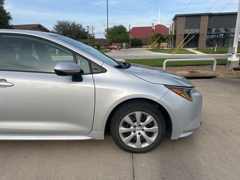 Used 2020 Toyota Corolla LE FWD image 7
