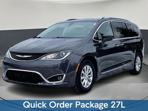 Used 2019 Chrysler Pacifica Touring-L image 3