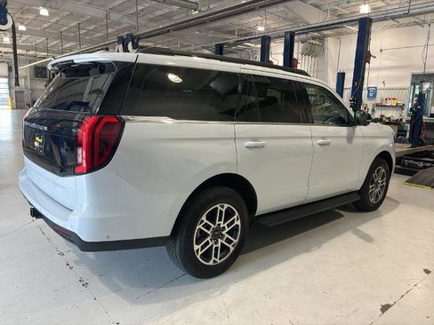 Certified 2025 Ford Expedition Active AWD/4WD image 5