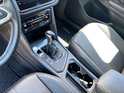 Certified 2023 Volkswagen Tiguan SE FWD image 17