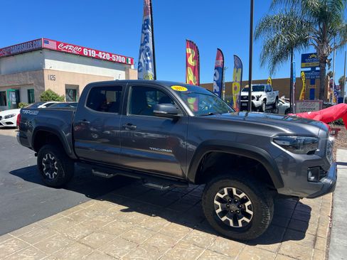 Used 2017 Toyota Tacoma TRD Off-Road w/ Tow Package (A/T) AWD/4WD image 10