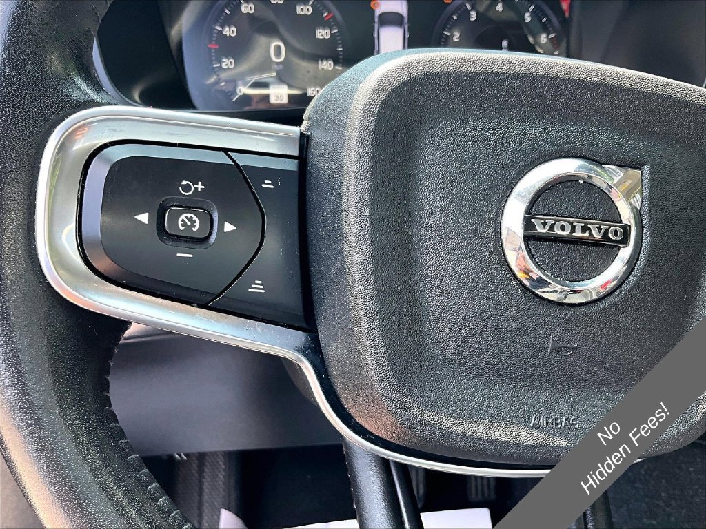 Used 2021 Volvo XC40 T4 Momentum FWD image 16