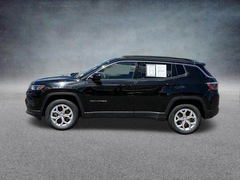 Used 2024 Jeep Compass Latitude AWD/4WD image 2
