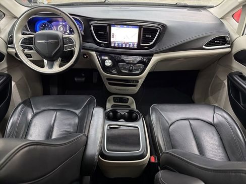 Used 2020 Chrysler Pacifica Limited FWD image 32