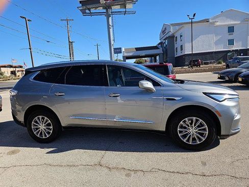 Used 2024 Buick Enclave Premium image 5